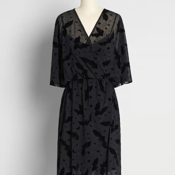 Modcloth Dramatic Depths Velvet Dress with Bat Mesh Overlay - NWT- Small - Picture 5 of 12